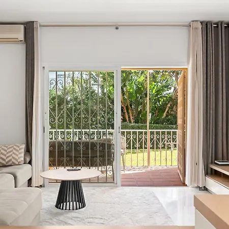 아파트 First Sea Line Puerto Banus 2 Bedrooms In A Private Residential Complex *