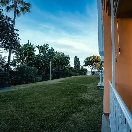 アパート First Sea Line Puerto Banus 2 Bedrooms In A Private Residential Complex マルベーリャ